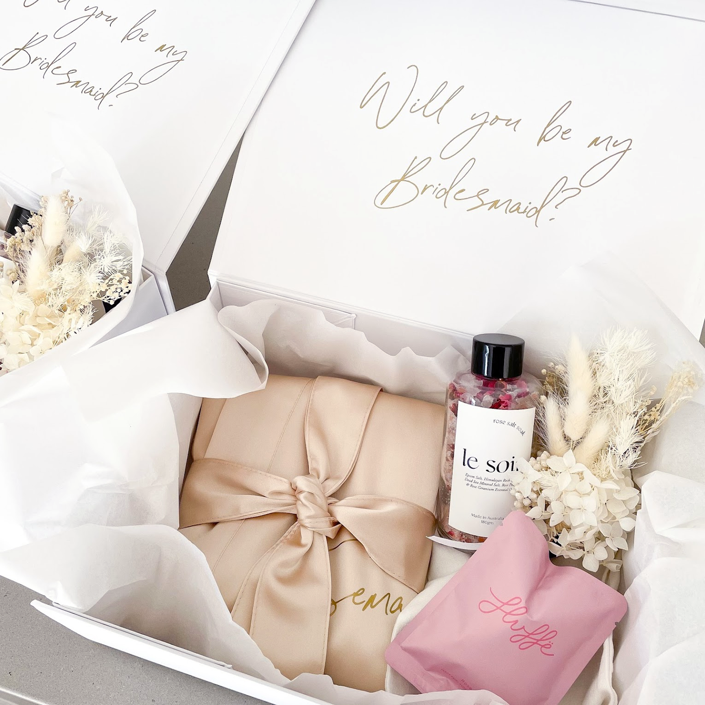 
                  
                    PRE-ORDER Wildflower Bridesmaid Box Gift Hamper - Vorfreude Stationery
                  
                